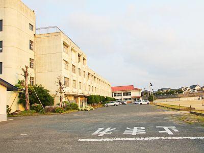 Junior high school. 1636m up to the intermediate municipal intermediate Minami Junior High School