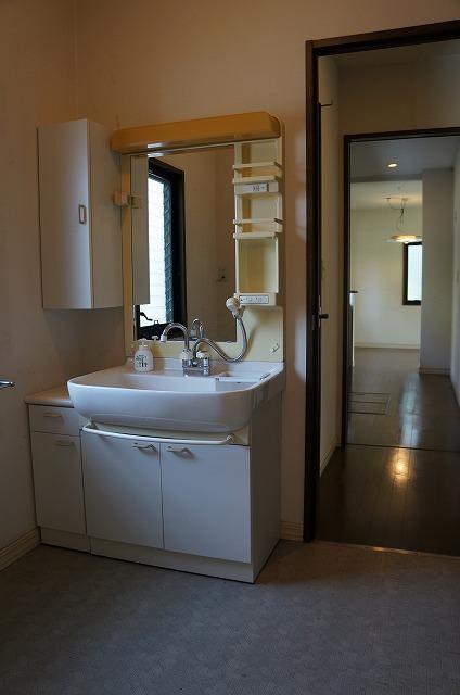 Wash basin, toilet