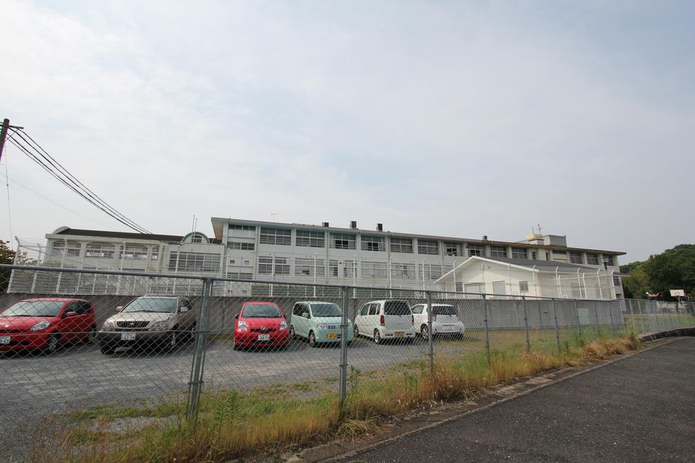 Junior high school. Nogata stand rectangular 2124m to the first junior high school