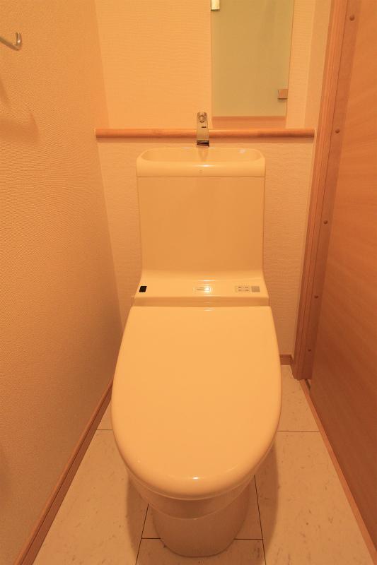Toilet. 2013 September 2 shooting