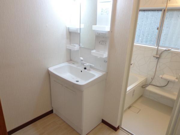 Wash basin, toilet