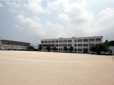 Primary school. Nogata stand Ueki to elementary school 558m