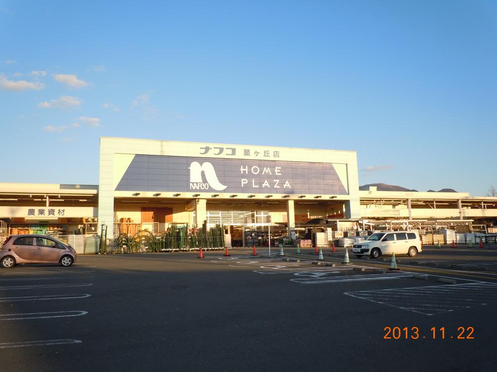 Home center. Ho Mupurazanafuko Hoshigaoka to the store 2200m