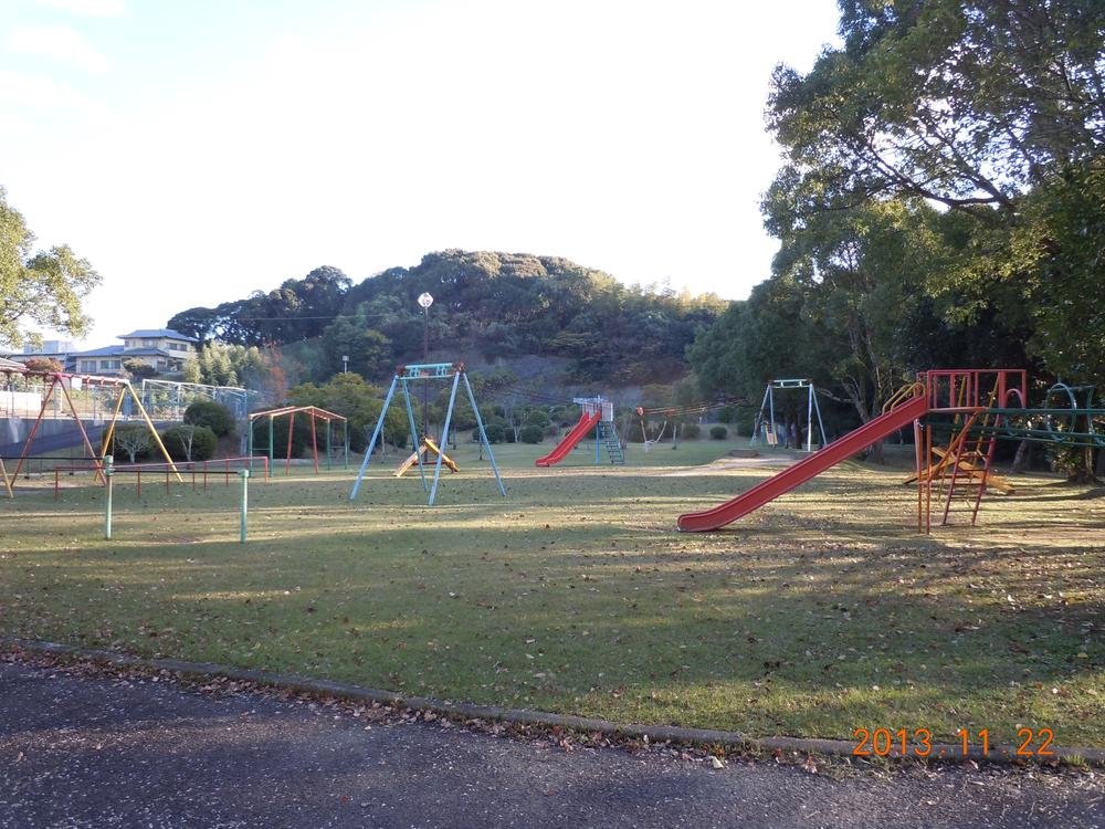park. Rectangular 600m to Central Park