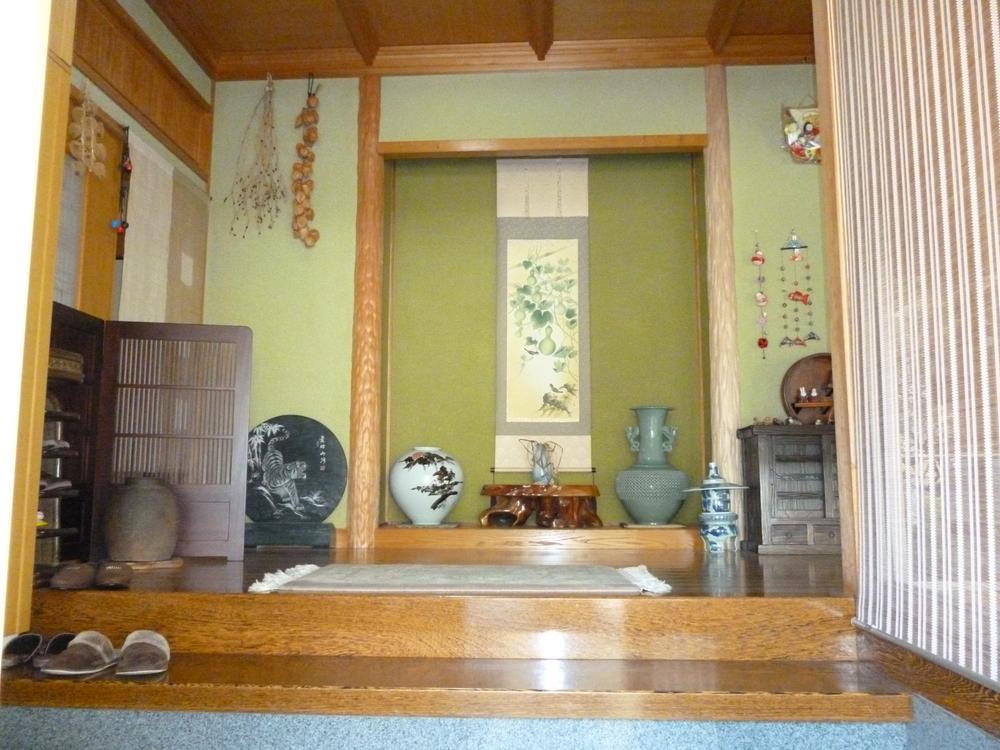 Entrance. Alcove of the entrance hall
