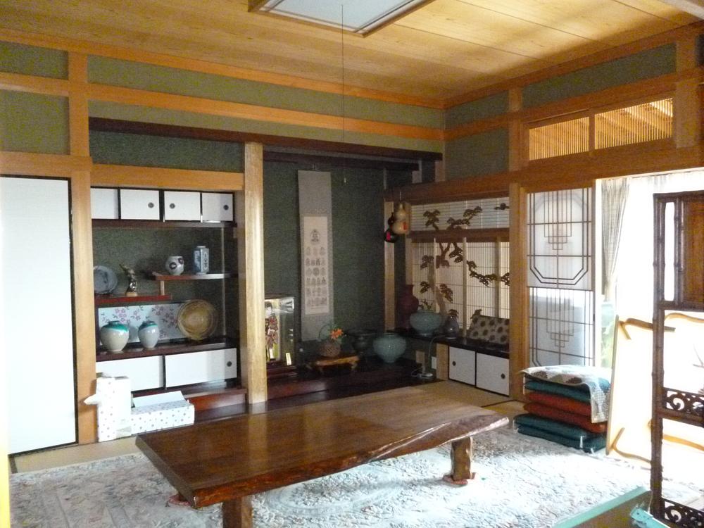 Other introspection. Is a full-fledged Japanese-style.