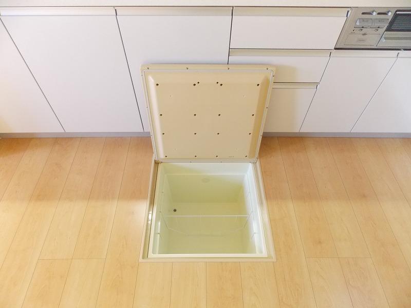Kitchen. Kitchen floor storage (^_^) /  Actually, It's also the floor of the inspection opening (^ o ^)  Did you know (^ o ^) ◆ It becomes the same specification photo ◆