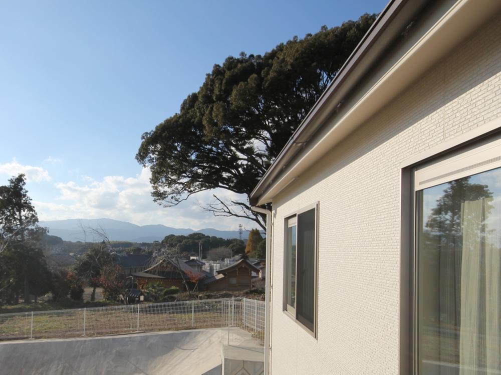 View photos from the dwelling unit. View from the site (November 2013) Shooting