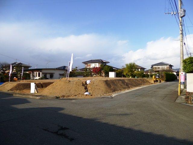 Local photos, including front road. It is developed land panoramic view. 