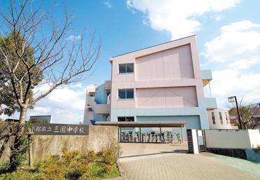 Junior high school. Enhancement also 1400m educational facilities to Ogori Municipal Mikuni junior high school