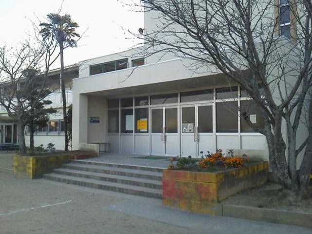 Primary school. 686m to Ogori City Tatsuaji Slope Elementary School