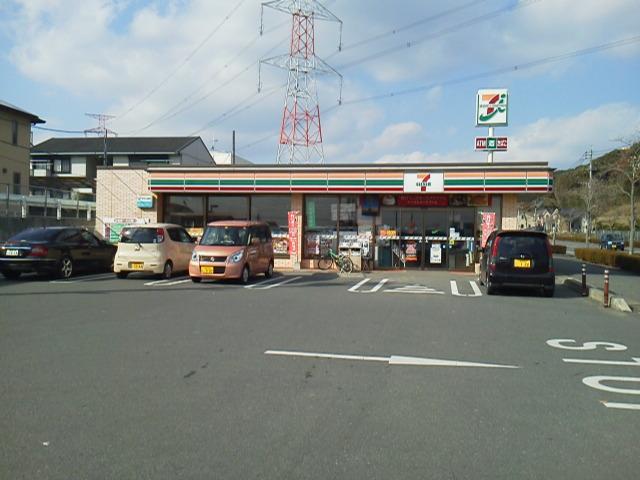Convenience store. 712m to Seven-Eleven Ogori Misuzugaoka shop