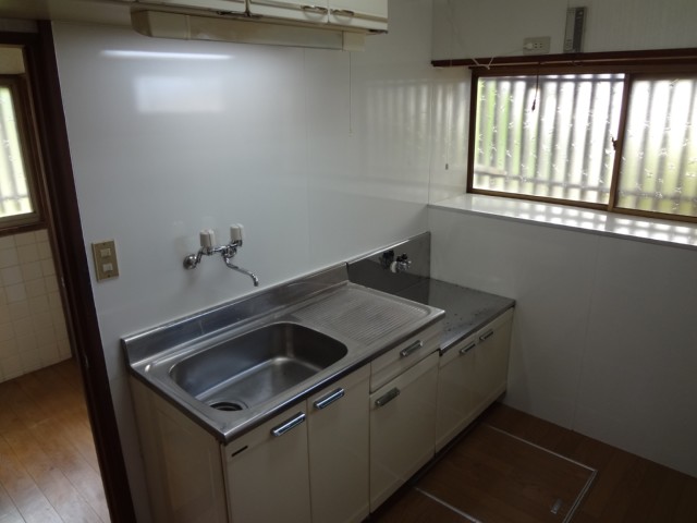 Kitchen. There is also under-floor storage