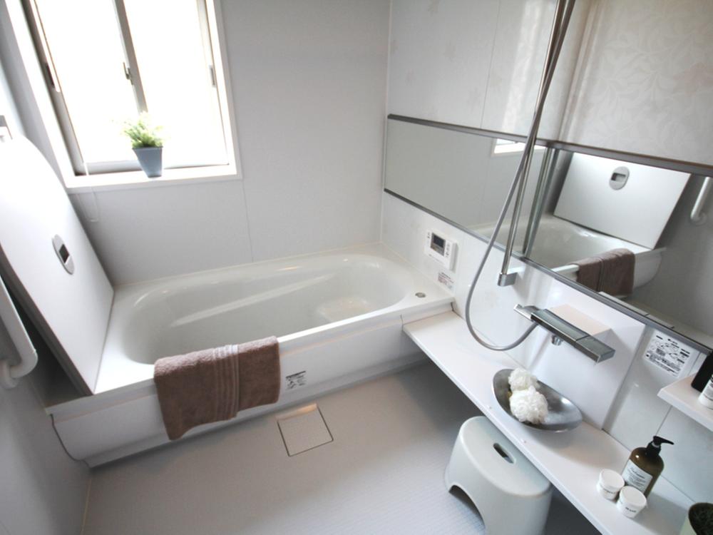 Same specifications photo (bathroom). Spacious bathroom of the sale already property (bathroom) 1.25 square meters Tub thermos bathtub, The floor can also be used to comfortable winter in hot Karari floor