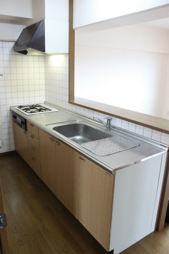 Kitchen. Glad counter kitchen ☆ It is very wide!