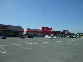 Supermarket. Until Life Town Omuta 100m Maru Mia Store ・ San drag ・ Complex is a facility that Fashion Center Shimamura lined.