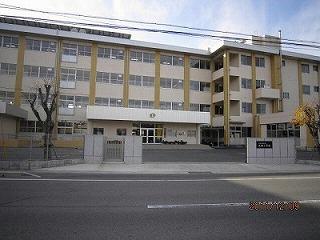 Primary school. Tenryou until elementary school 850m