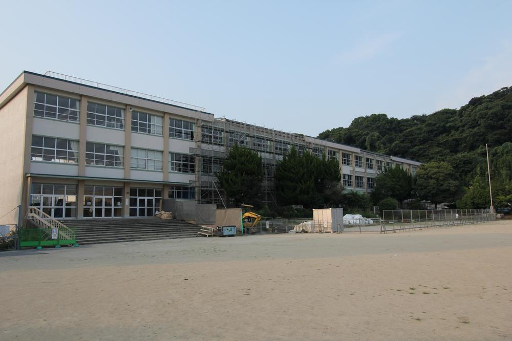 Primary school. Mizumaki stand Korosue to elementary school 1154m