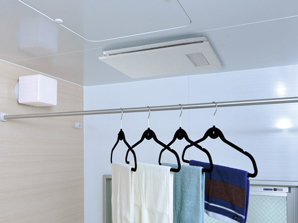 Bathing-wash room.  [Bathroom heating dryer & Pipe] Comfortable bathroom heating dryer in the bath of cold day. It is also useful to wash clothes on a rainy day with a clothesline pipe. (Same specifications)