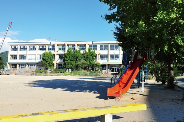 Korosue Elementary School (530m ・ 7-minute walk)