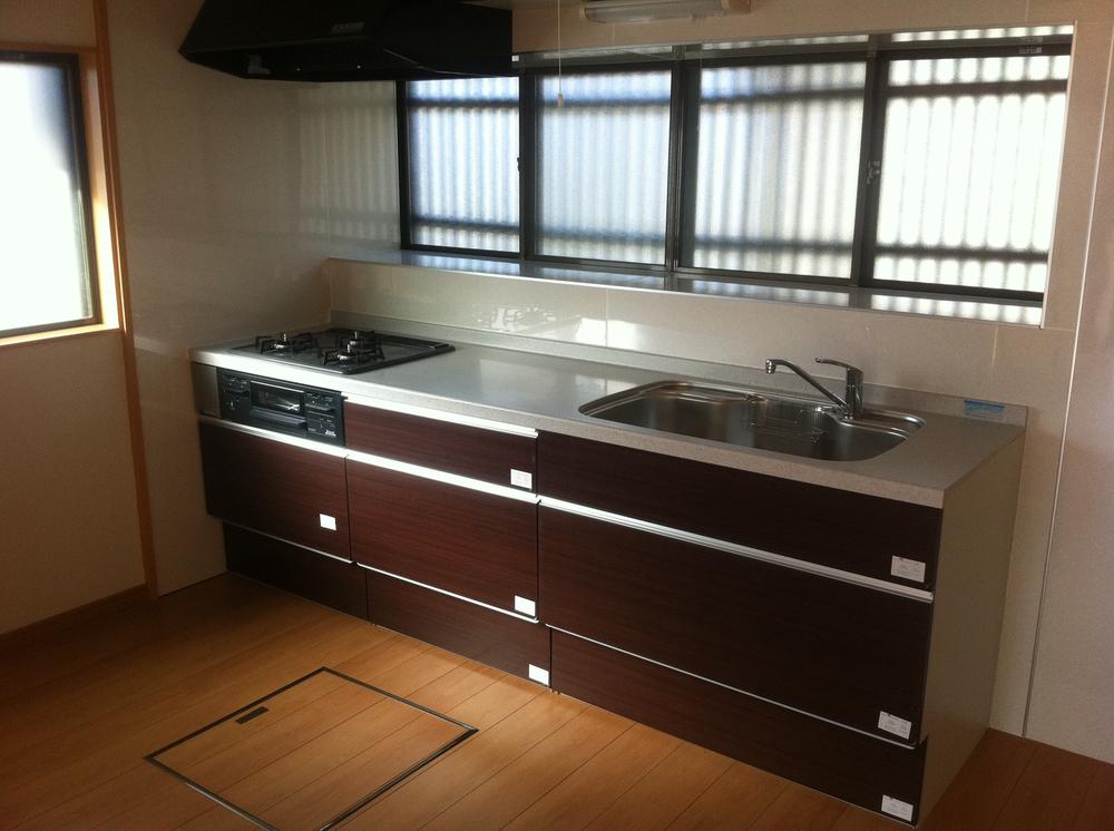 Kitchen. Indoor (11 May 2013) Shooting