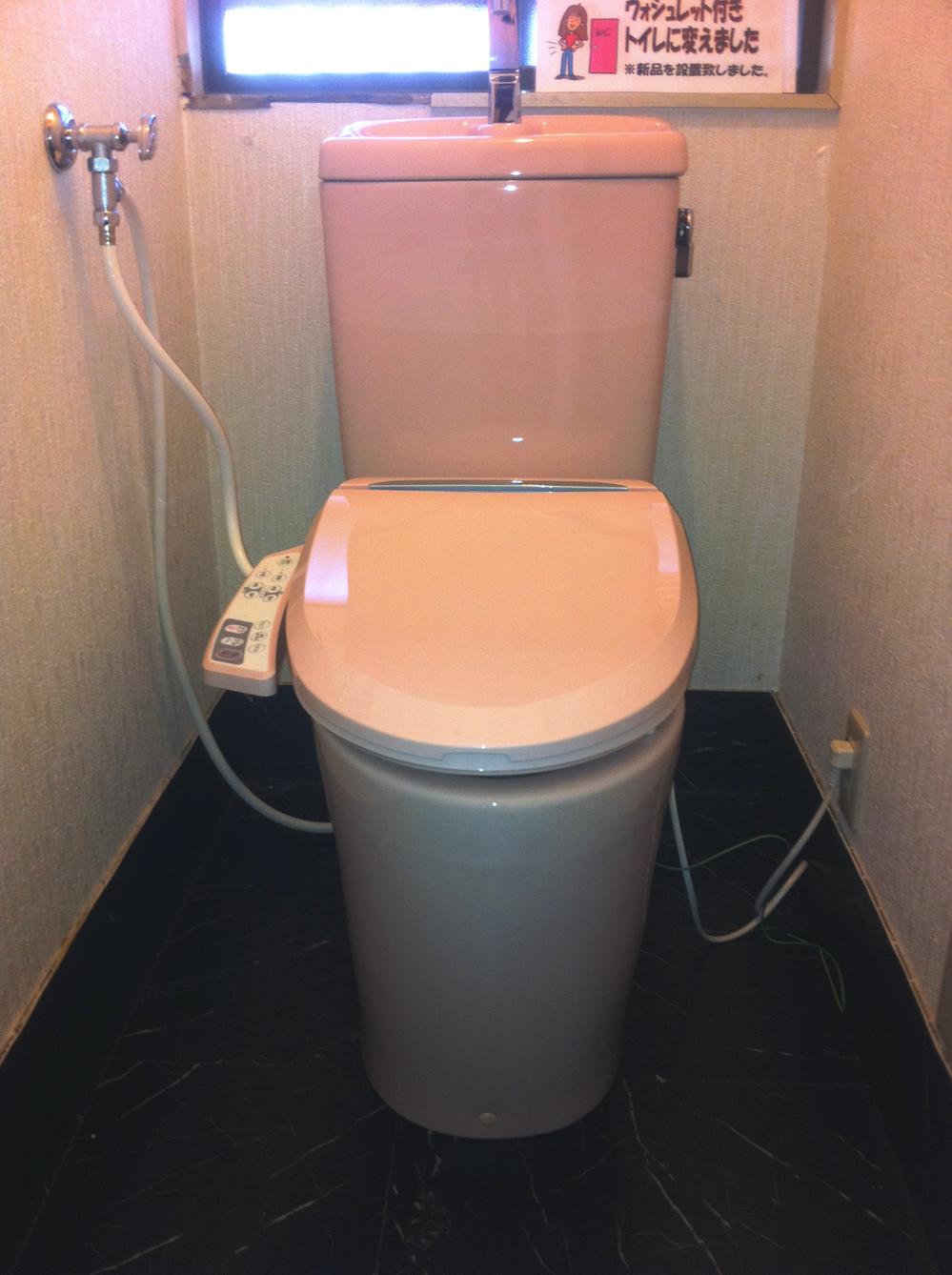 Toilet. Indoor (11 May 2013) Shooting