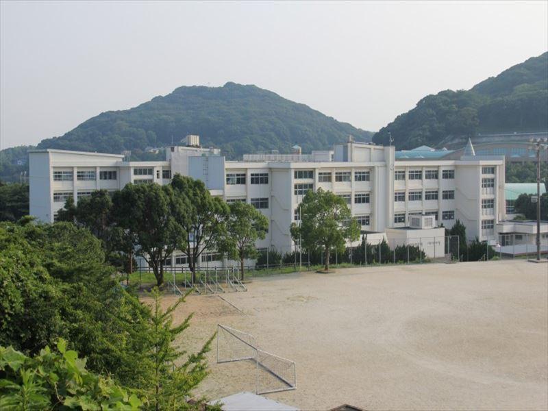 Primary school. Mizumaki stand Korosue to elementary school 662m