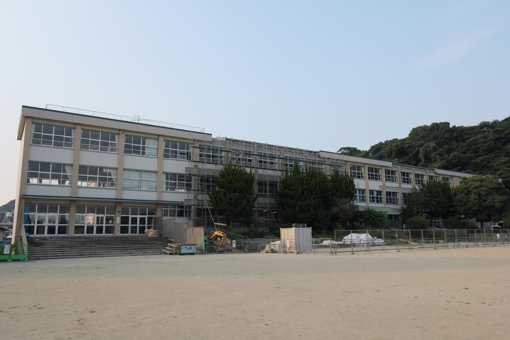 Primary school. Mizumaki stand Korosue to elementary school 1154m