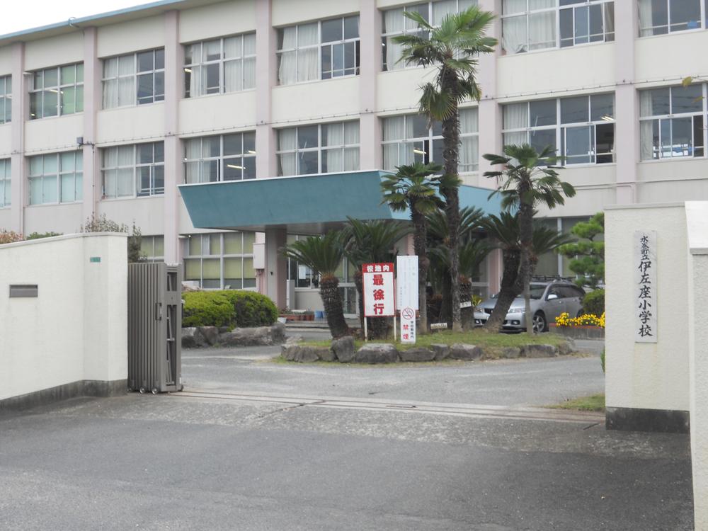 Primary school. Mizumaki stand Isaza to elementary school 722m