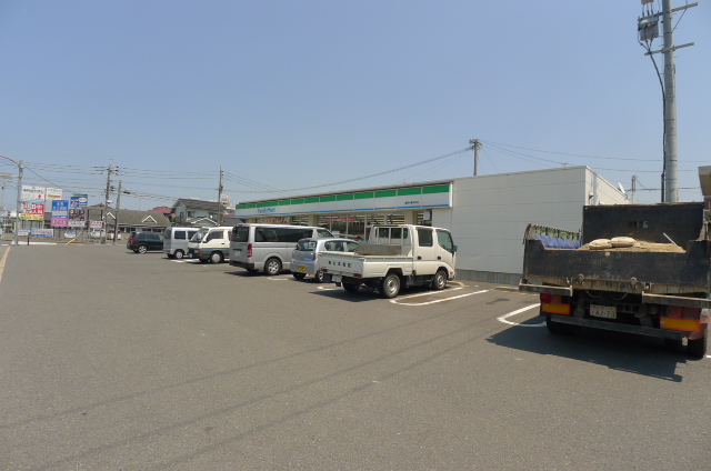 Convenience store. FamilyMart Onga Mizumaki Yoshida store up (convenience store) 1463m