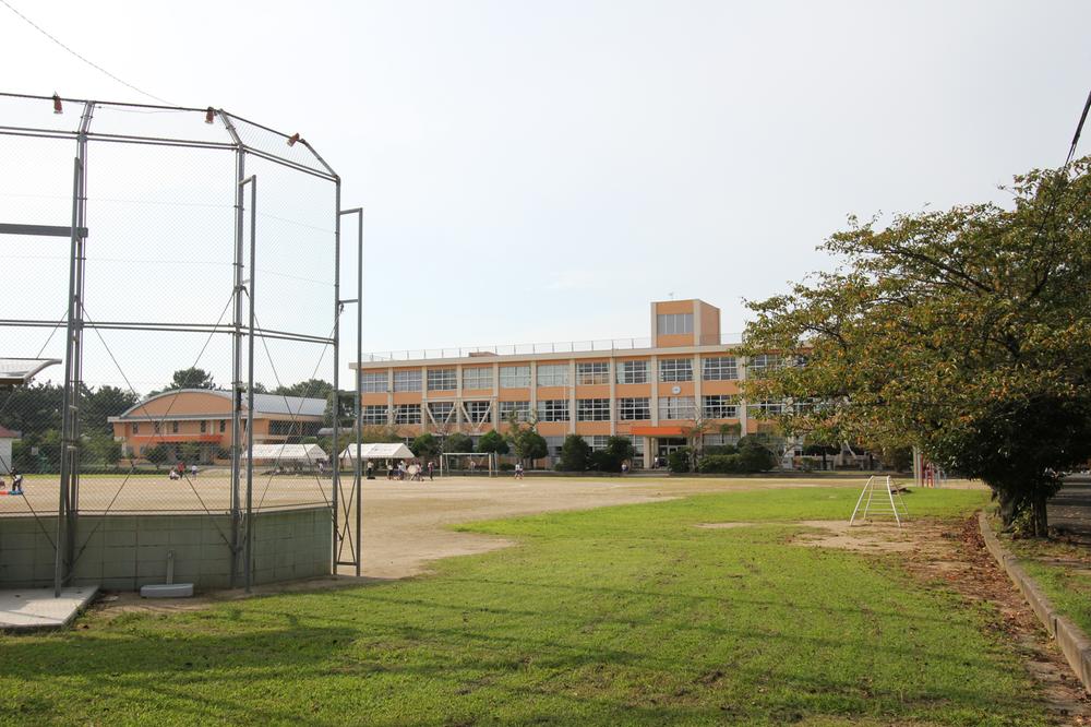 Primary school. Ashiya Municipal Ashiya until elementary school 1107m
