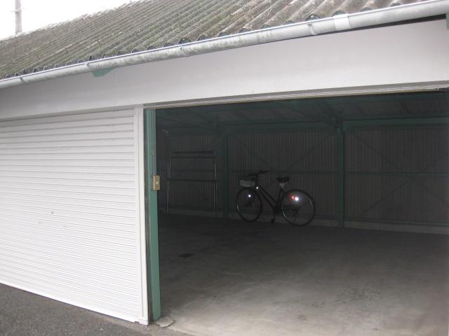 Parking lot. Inner garage three Allowed