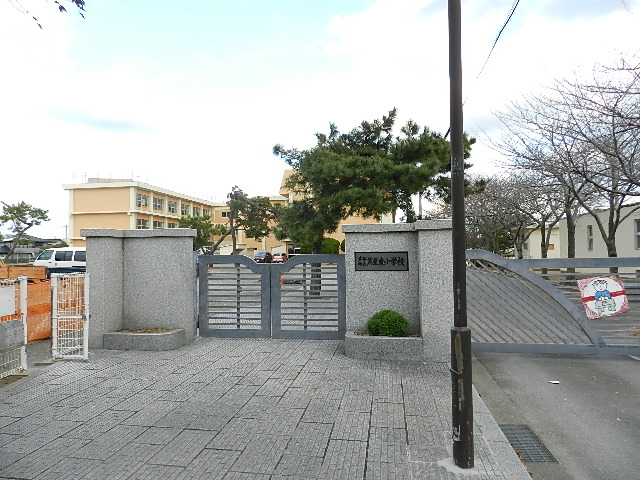 Primary school. 1204m to Ashiya Municipal Ashiya Higashi elementary school (elementary school)