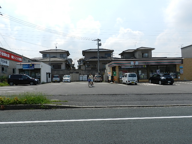 Convenience store. 1361m until the Seven-Eleven Okagaki Yamada store (convenience store)
