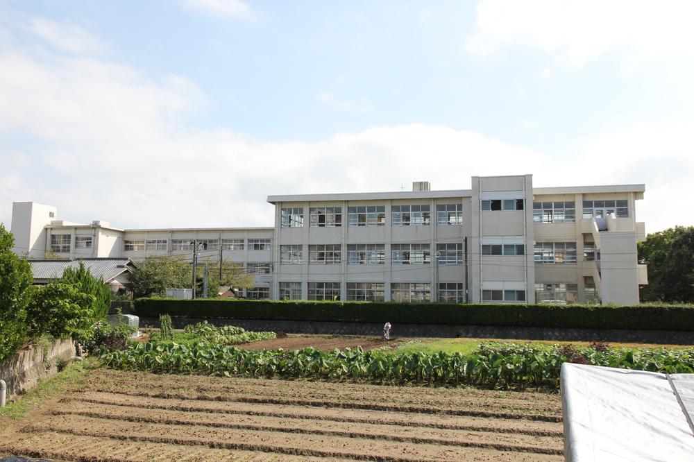 Primary school. Onga Municipal Asaki to elementary school 1020m