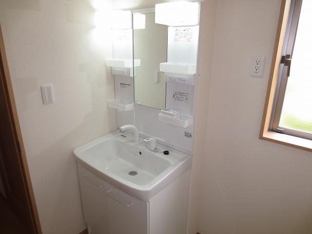 Same specifications photos (Other introspection). Washbasin with shower! (Same specifications photo)