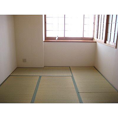 Non-living room. Room is Japanese-style room of peace that you want to ensure!