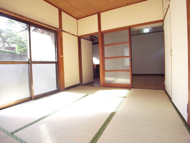 Other room space. Japanese-style room that want well rumbling per yang