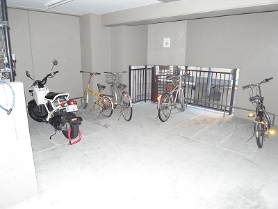Other common areas. On-site bicycle parking lot! Covered is happy (* ^ _ ^ *)