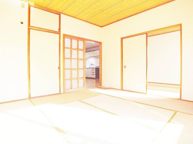 Other room space. 8 pledge also bright spacious room