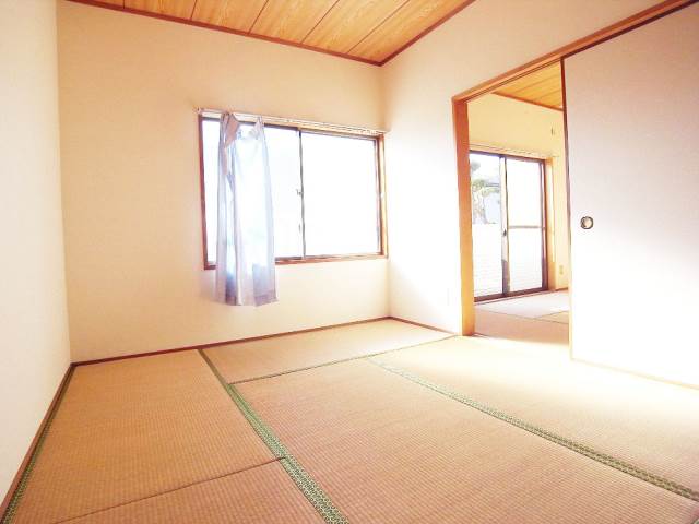 Other room space. Thing also called Japanese-style room that can purr