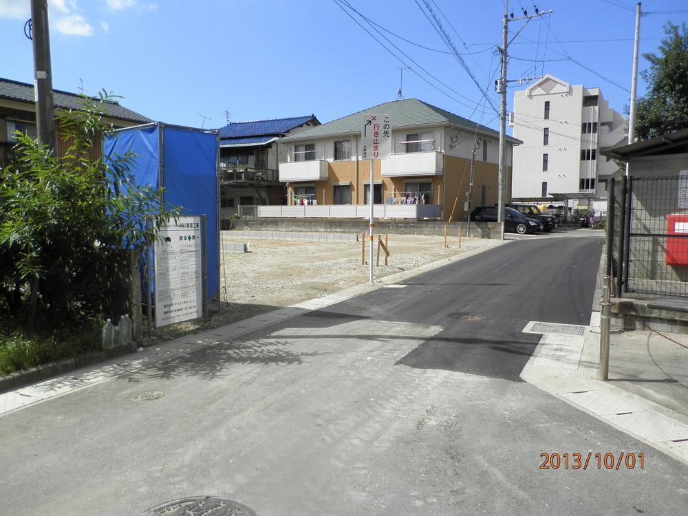 Local photos, including front road. Overlooking the construction site