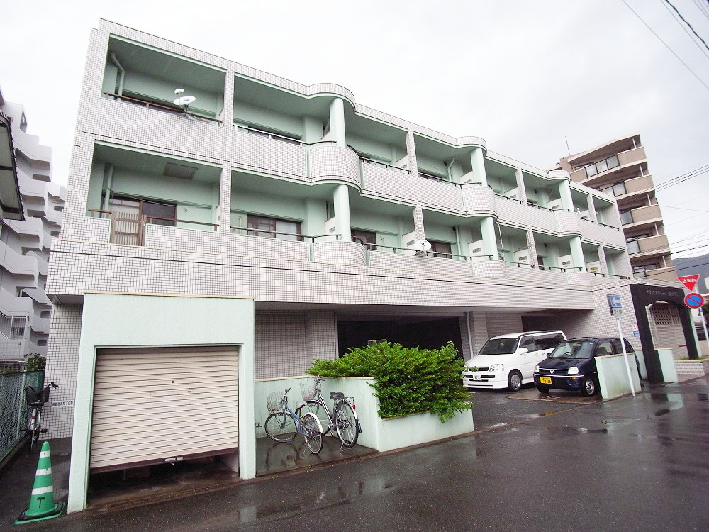 Building appearance. This rent deals soundproof to excellent RC structure apartment