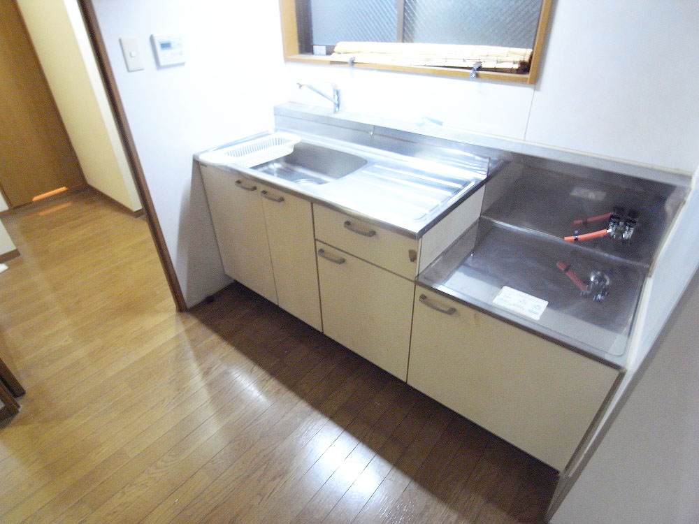 Kitchen. Two-burner gas stove installation Allowed wide kitchen