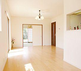 Same specifications photo (kitchen). ◆ ◆ Your family spacious living room that everyone is comfortable and welcoming ◆