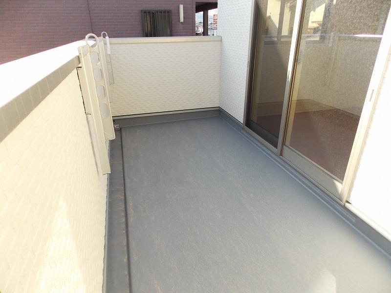 Balcony. width ・ Since the depth both wide, The dried laundry or your bedding is sufficient (^ _ ^) v The wife is happy space (^_^) /