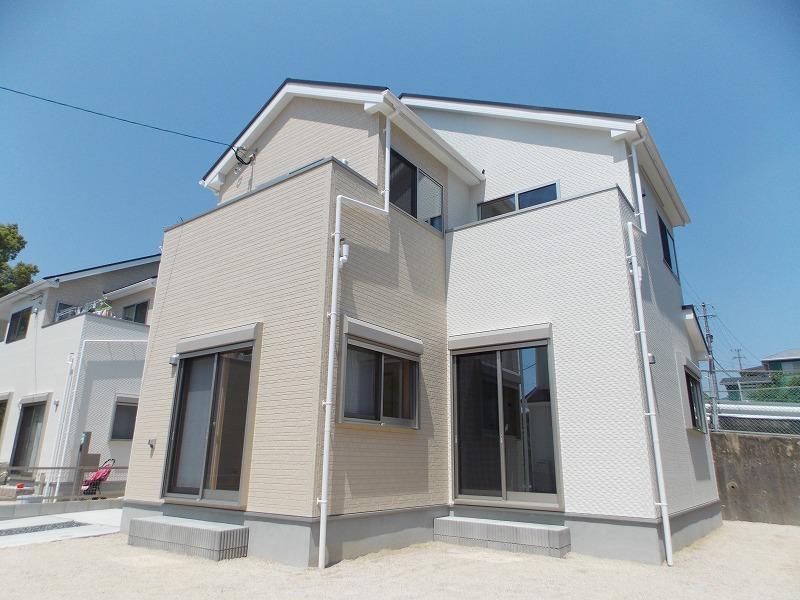 Same specifications photos (appearance). The same manufacturer is the property of the other areas that were building (* ^ _ ^ *) This is also expected to build a house with excellent response is such a design to the expectations (^_^) /