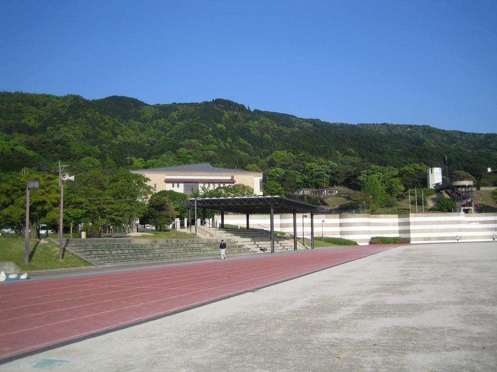park. Onojo comprehensive park (Madoka Park) up to 200m 3-minute walk
