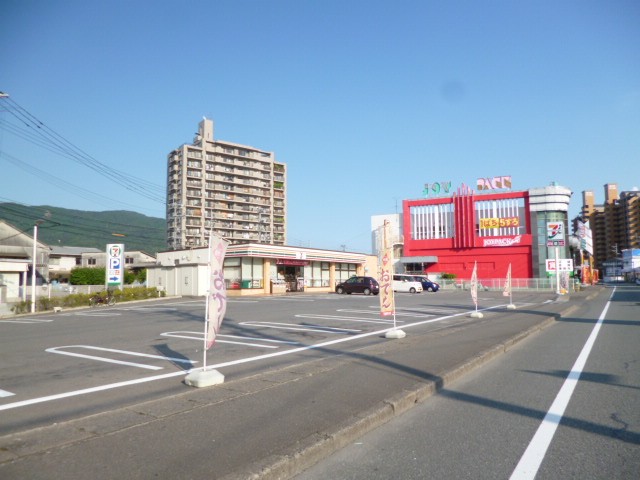 Convenience store. Seven-Eleven Onojo Higashiotoshi chome store up (convenience store) 300m