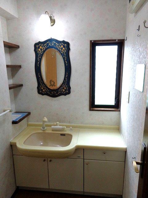 Wash basin, toilet